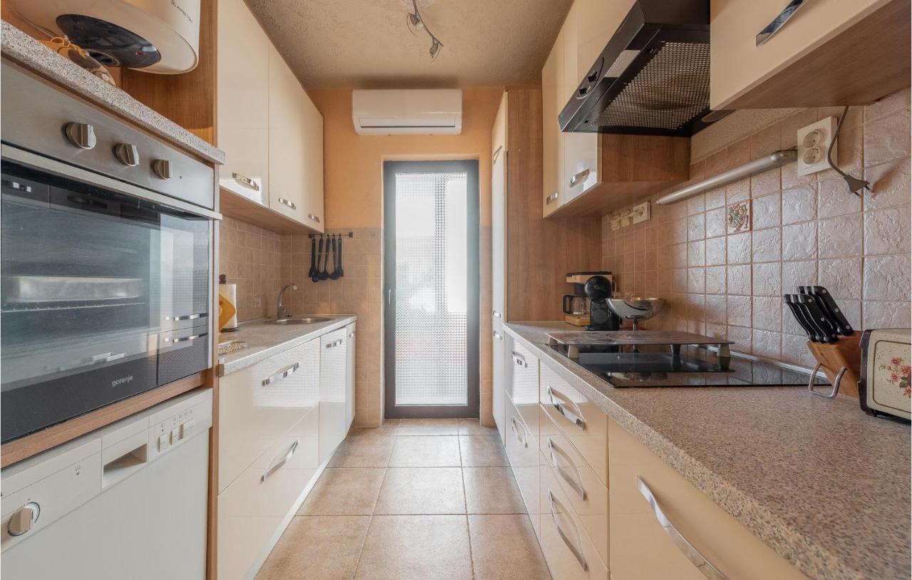 Cozy Home In Vrsi With Wifi Exteriér fotografie