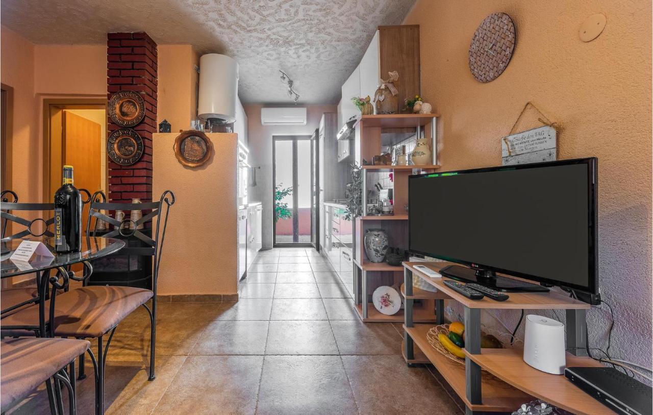 Cozy Home In Vrsi With Wifi Exteriér fotografie