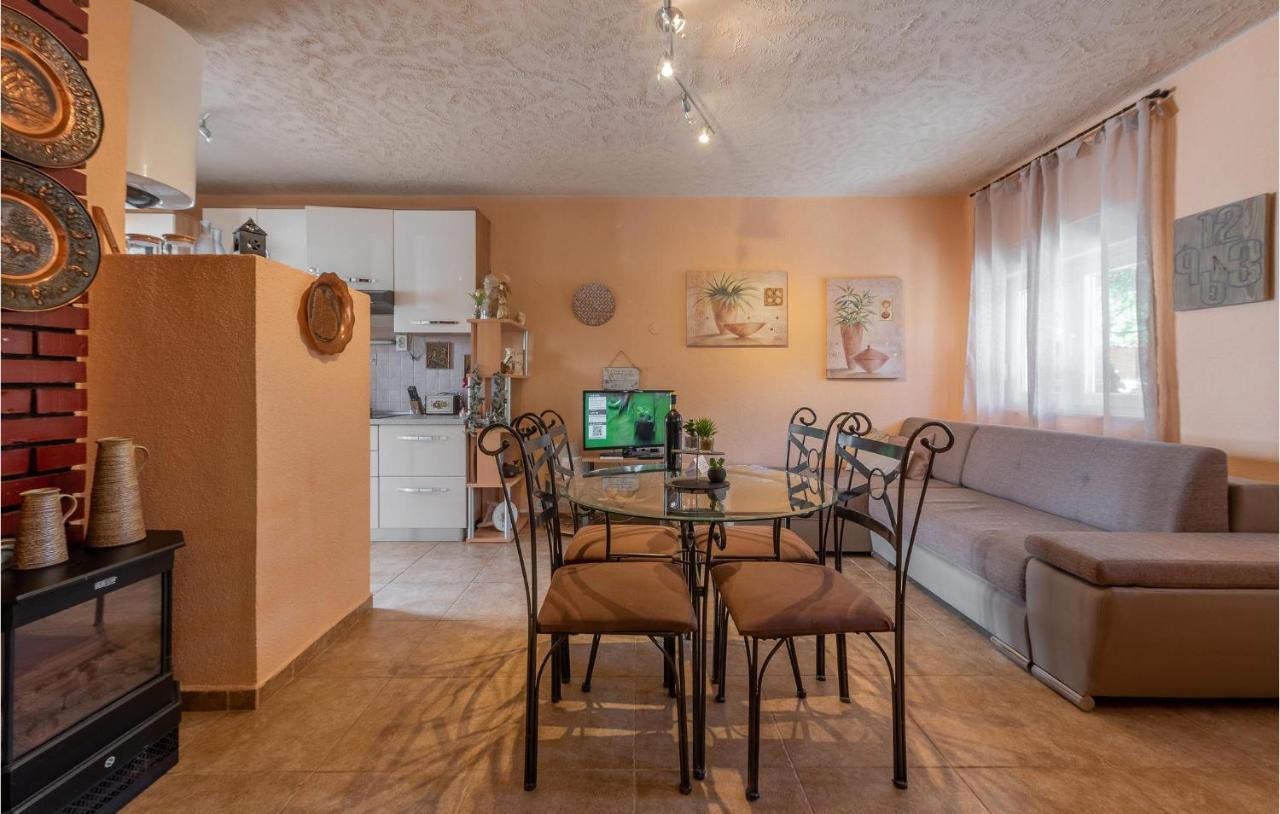 Cozy Home In Vrsi With Wifi Exteriér fotografie